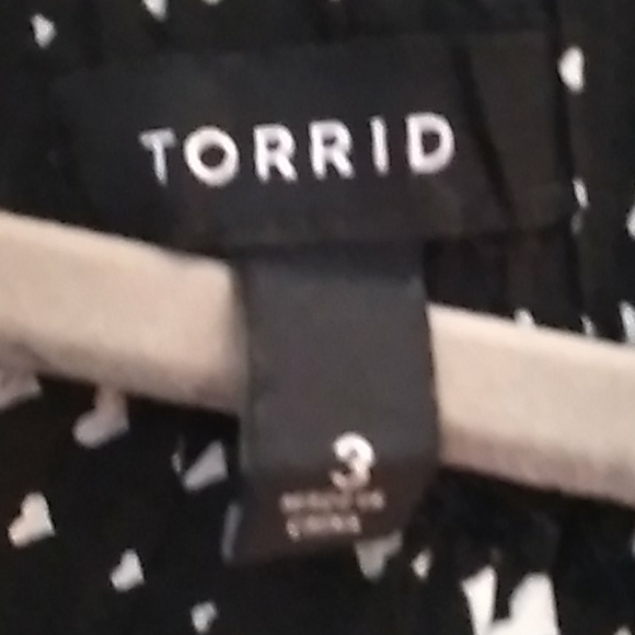torrid hearts on black skirt - Picture 5 of 7